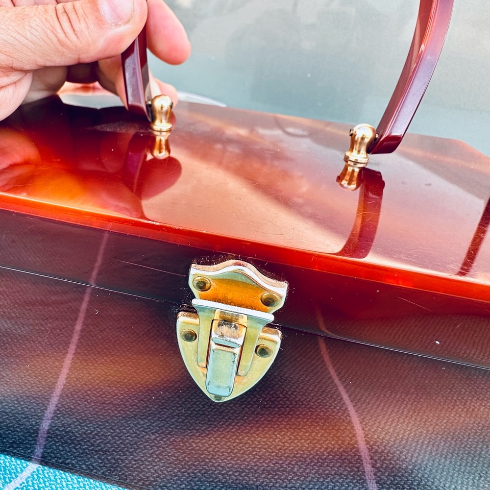 Wilardy Butterscotch Vintage Lucite Box Purse